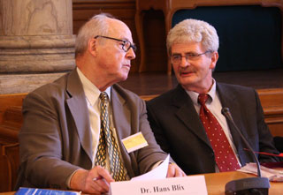 Text Box:    Dr Hans Blix and Holger Nielsen at the Pugwash symposium  